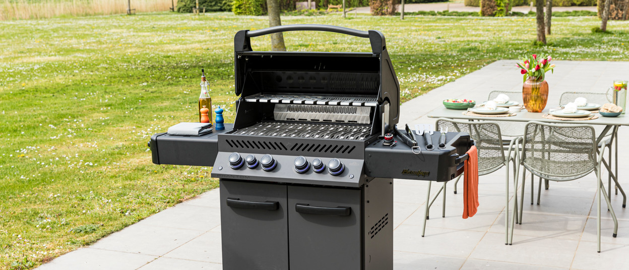 Hij achterlijk persoon markt BBQ, barbecue kopen? - Coolblue - Voor 23.59u, morgen in huis