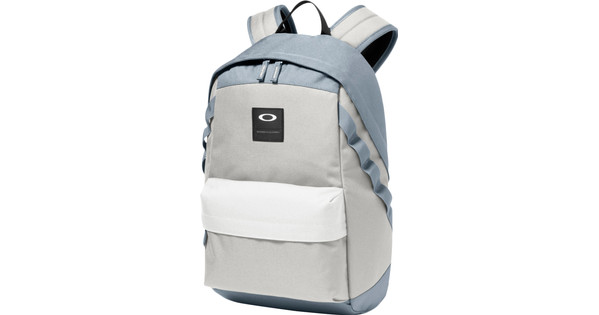 Oakley deals holbrook backpack