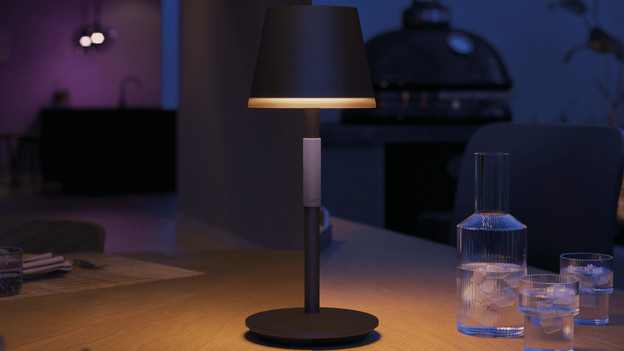 Philips Hue Go op tafel