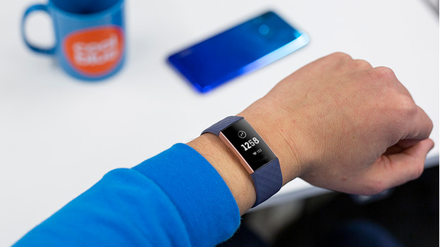 How do you solve problems with your Fitbit screen? - Coolblue - anything  for a smile