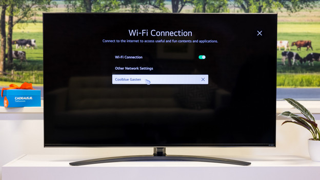 How do I connect my LG TV to the internet? - Coolblue - anything for a smile