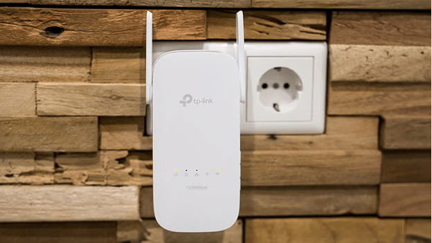 Powerline adapter in het stopcontact