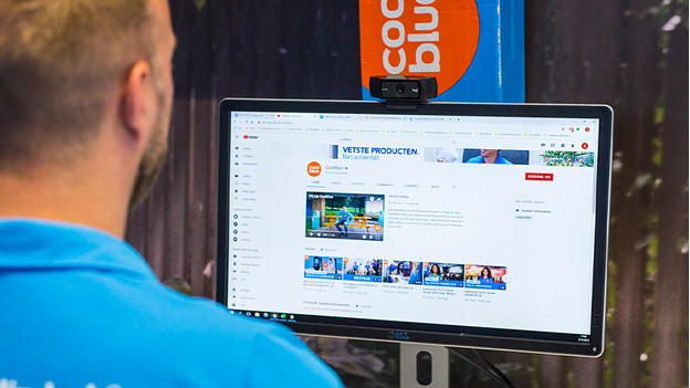 Vlogging and streaming with a webcam: what do I need? - Coolblue ...