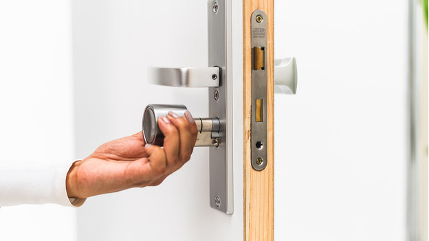 How do you install a Bold smart door lock? - Coolblue - anything for a smile