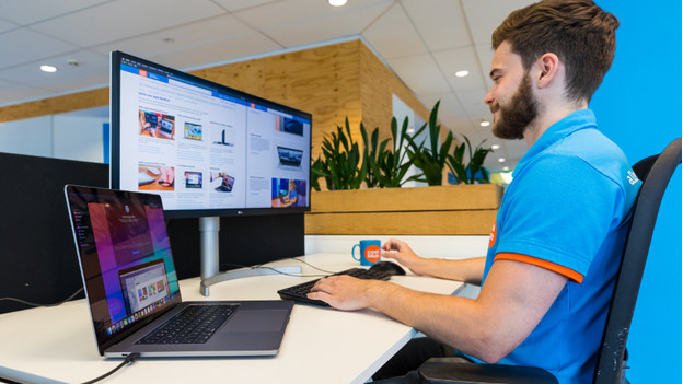 Expert at work with a USB-C monitor for MacBook