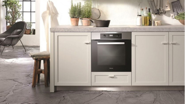 Excentriek creatief Koel Hoe weet je of een oven of magnetron in je keuken past? - Coolblue - alles  voor een glimlach