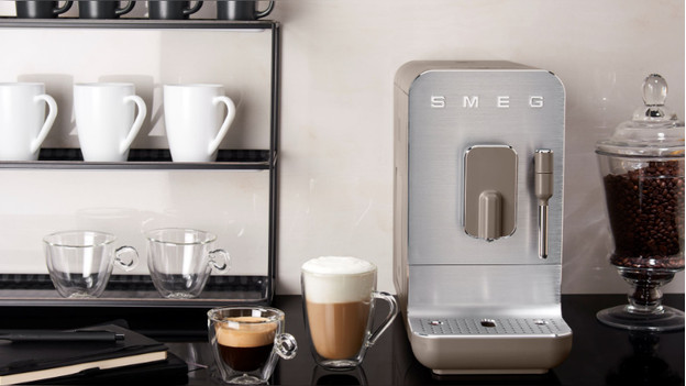 SMEG volautomaat met stoompijp