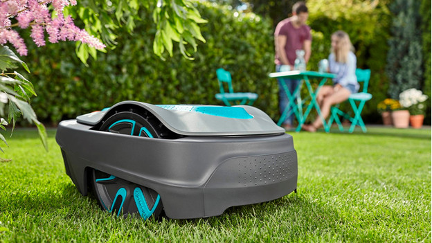 Robot lawn mower summer