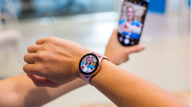 Galaxy store watch camera