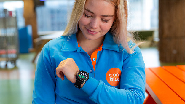 5 reasons why you need a smartwatch Coolblue anything for a smile