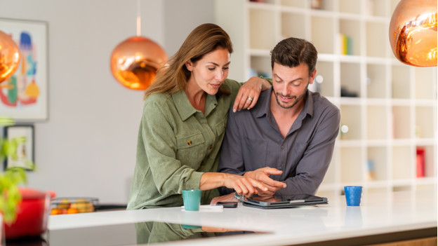 Coolblue'er controleert zonnedak