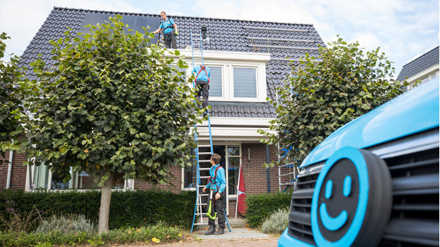 Coolblue installs solar roof