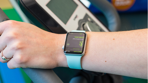 How does apple watch online measure distance on treadmill