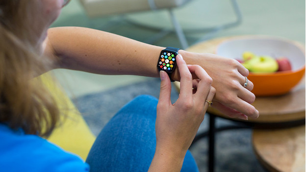 How do you listen to music with your Apple Watch Coolblue