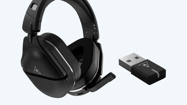 Headset en usb dongel voor het koppelen