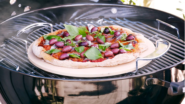 How to use outlet weber pizza stone