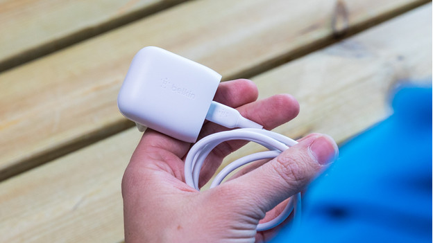 How do you choose an Apple iPhone 13 charger? - Coolblue - anything for a  smile