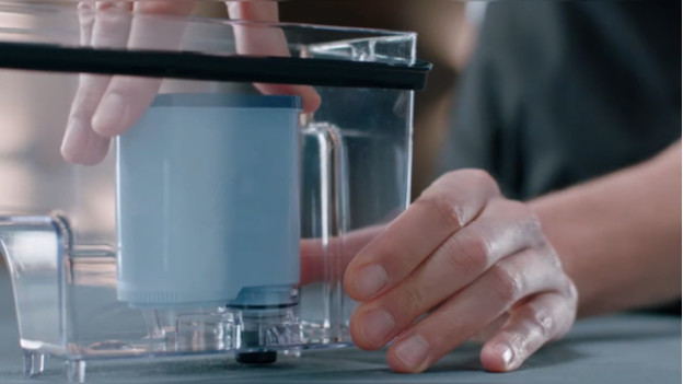 longontsteking familie Doe voorzichtig Hoe plaats je het AquaClean waterfilter in jouw Philips koffiemachine? -  Coolblue - alles voor een glimlach