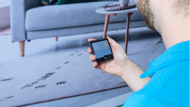 Horizontaal vouwbare smartphone