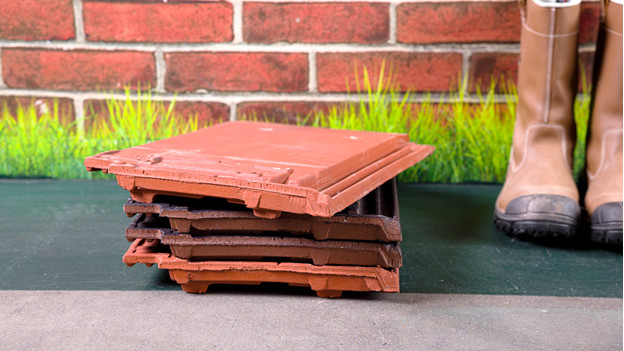 Pile or roof tiles