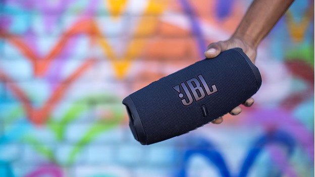 jbl charge 4) the speaker doesn't make any sound not even the