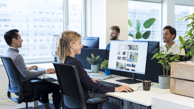 Medewerkers aan de slag voor Coolblue Zakelijk