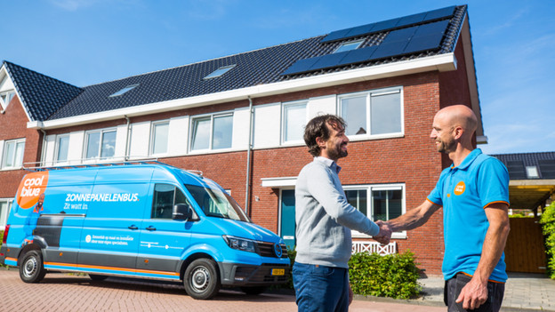 Coolblue and customer with solar roof