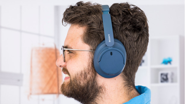 How do you connect your wireless Sony headphones Coolblue