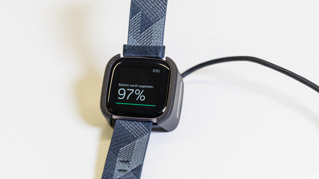 Fitbit versa 2 screen is black hot sale