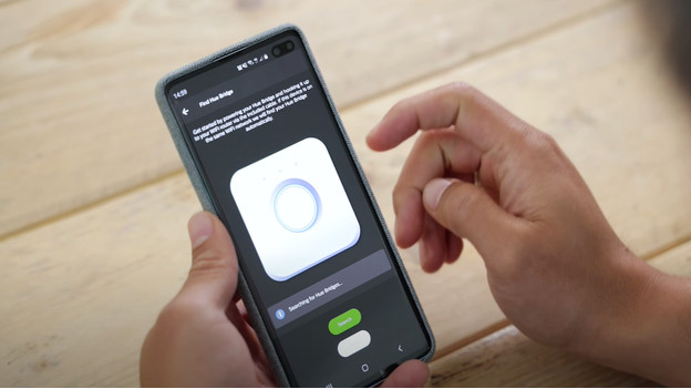 Hue Bridge koppelen via app