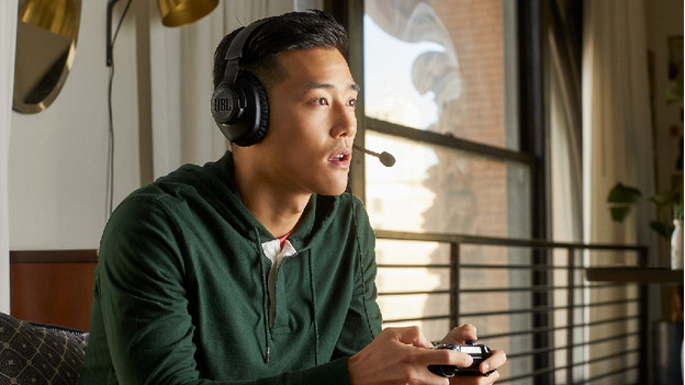 Gamen met een gaming headset met verwijderbare microfoon