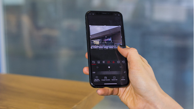 Which refurbished iPhone 11 do you operate comfortably with one hand ...