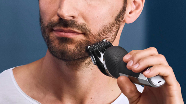 Electric shaver with trimmer function