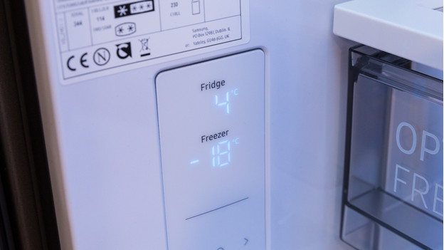 What temperature should I set my Samsung refrigerator to?