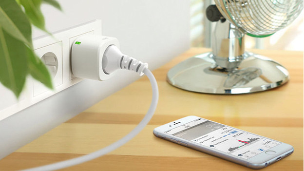 Smart plug saving energy