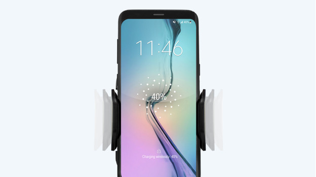 The sensor of the phone mount opens automatically