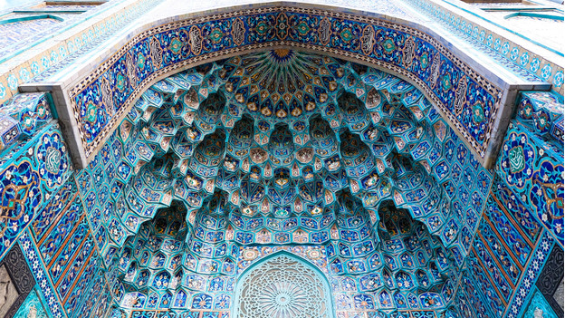 Tips to take a symmetrical architectural photo - Coolblue - anything ...