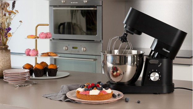 Bake-a-Cake Stand Mixer