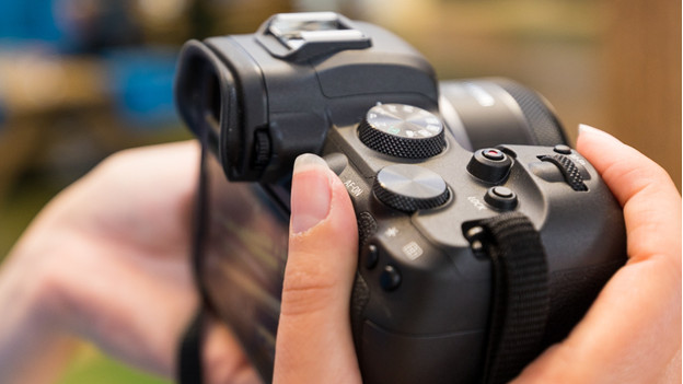 Expert review of the Canon EOS R6 - Coolblue - anything for a smile