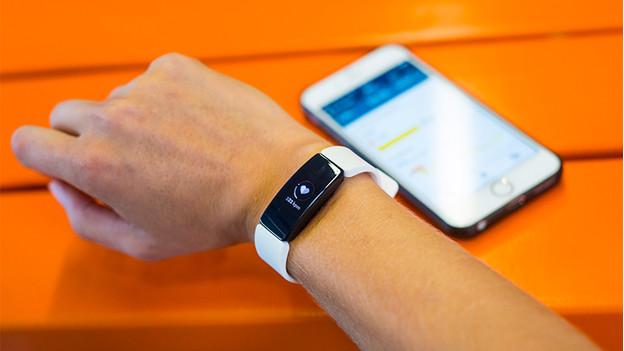 De Fitbit app houdt je hartslag bij