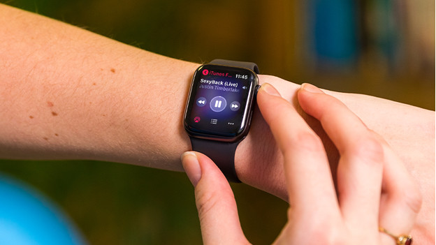 Does the apple watch cheap play music without headphones