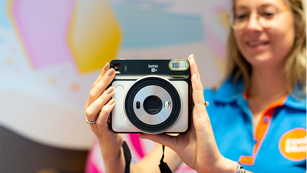 Expert review of the Fujifilm Instax SQ6 - Coolblue - anything for a smile