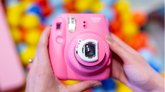 Fujifilm's Instax Mini 9 gets up-close and personal