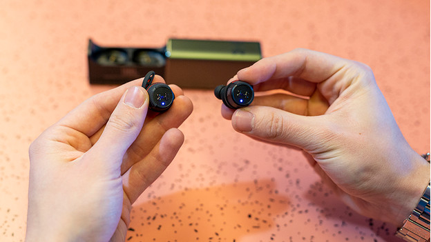 Get started with your JBL earbuds - Coolblue - anything for a smile