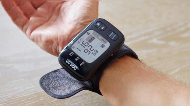 Wrist blood pressure monitor shop accuracy