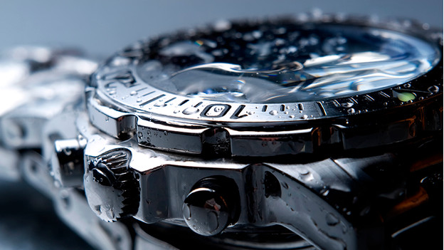 How do you choose a waterproof watch? - Coolblue - anything for a smile