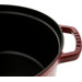 Staub Ronde Stoof-/Braadpan 28 cm Kersenrood detail