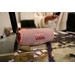 JBL Charge 5 Roze product in gebruik