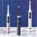 Oral-B iO 9n Onyx Zwart + iO Ultimate Clean opzetborstels (4 stuks) product in gebruik