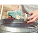 Bosch Universal Sander 18V-10 2,5 Ah Accu (2x) Starterspakket product in gebruik